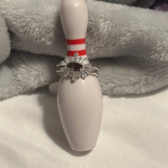 Jewelry - Elegant Silver Ring with Gemstone